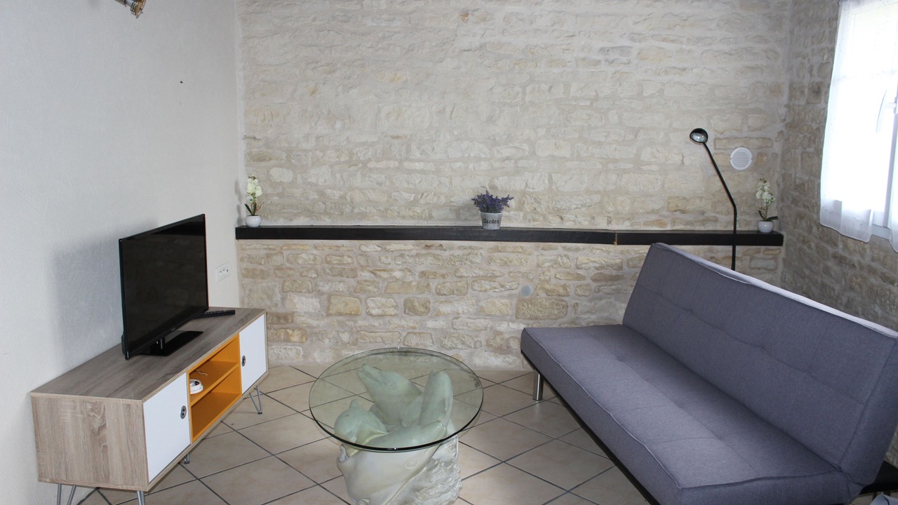 Photo of Livingroom in Prisse-la-Charriere