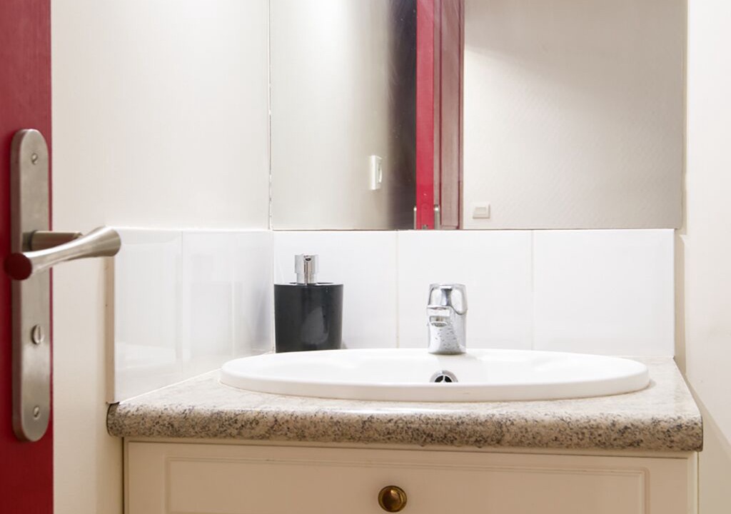 Photo of Bathroom in La Rochelle City Centre