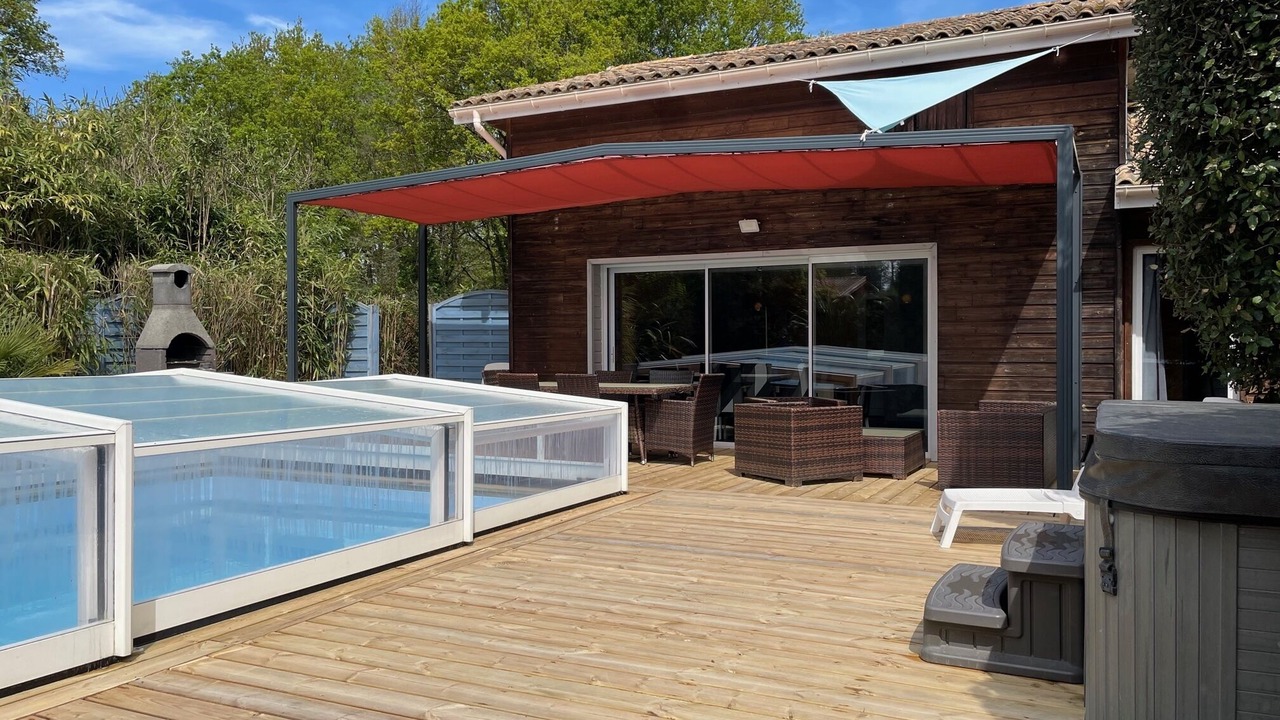Photo of Outdoor in Grayan-Et-L'Hopital