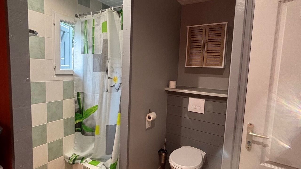 Photo of Bathroom in Grayan-Et-L'Hopital