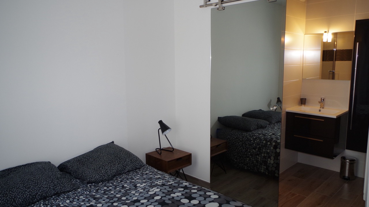 Photo of Bedroom in La Rochelle City Centre