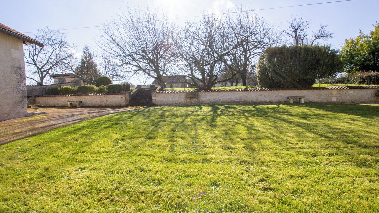 Photo of Outdoor in Saint-Paul-Lizonne