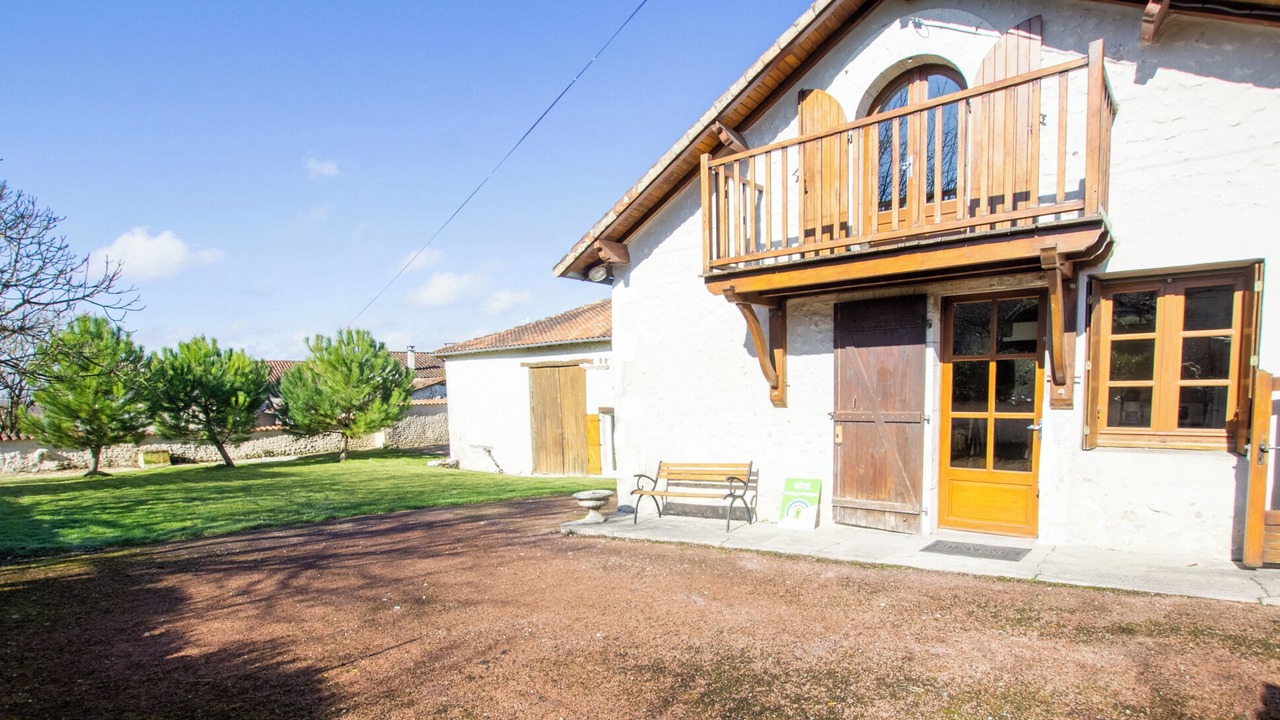 Photo of Outdoor in Saint-Paul-Lizonne