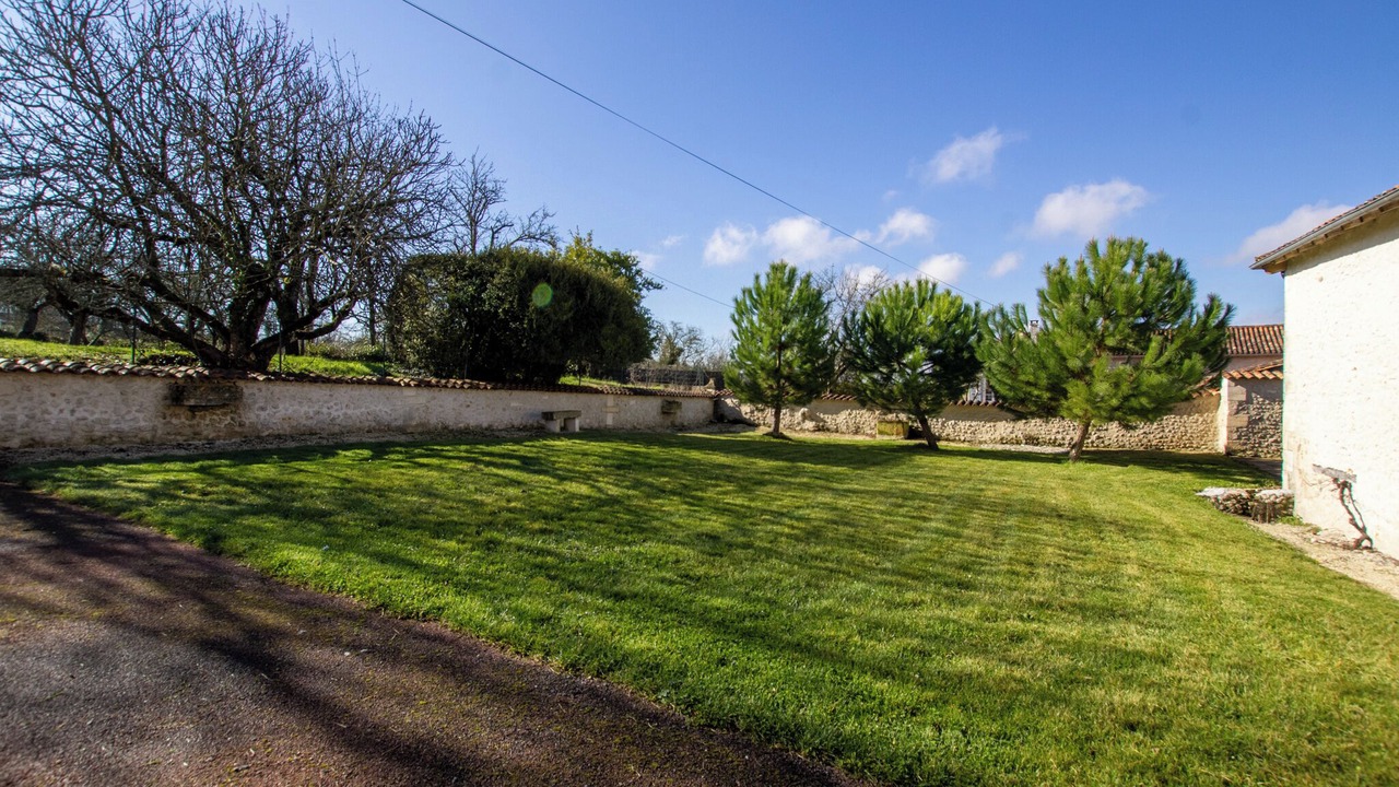 Photo of Outdoor in Saint-Paul-Lizonne