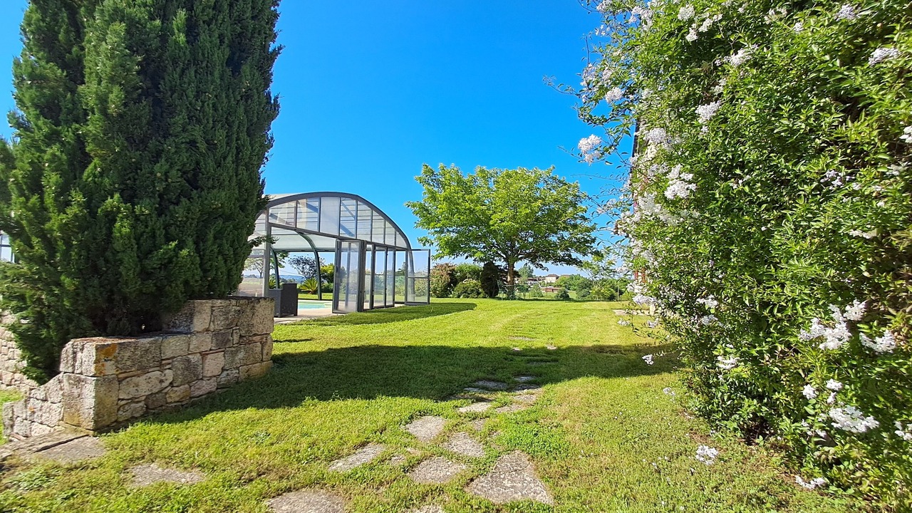 Photo of Outdoor in Sainte-Sabine-Born