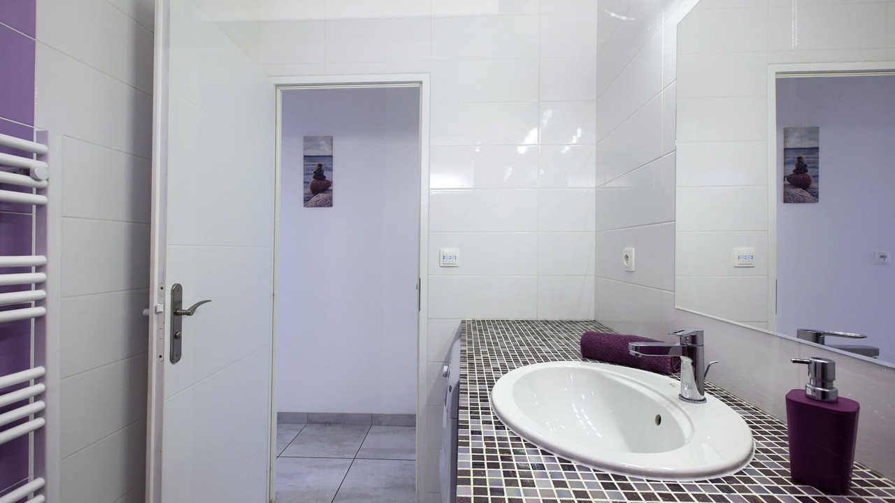 Photo of Bathroom in Begles