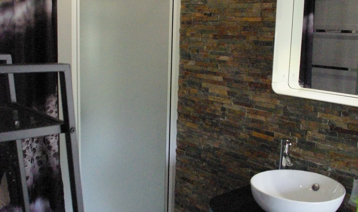 Photo of Bathroom in Fontenille-Saint-Martin-d'Entraigues