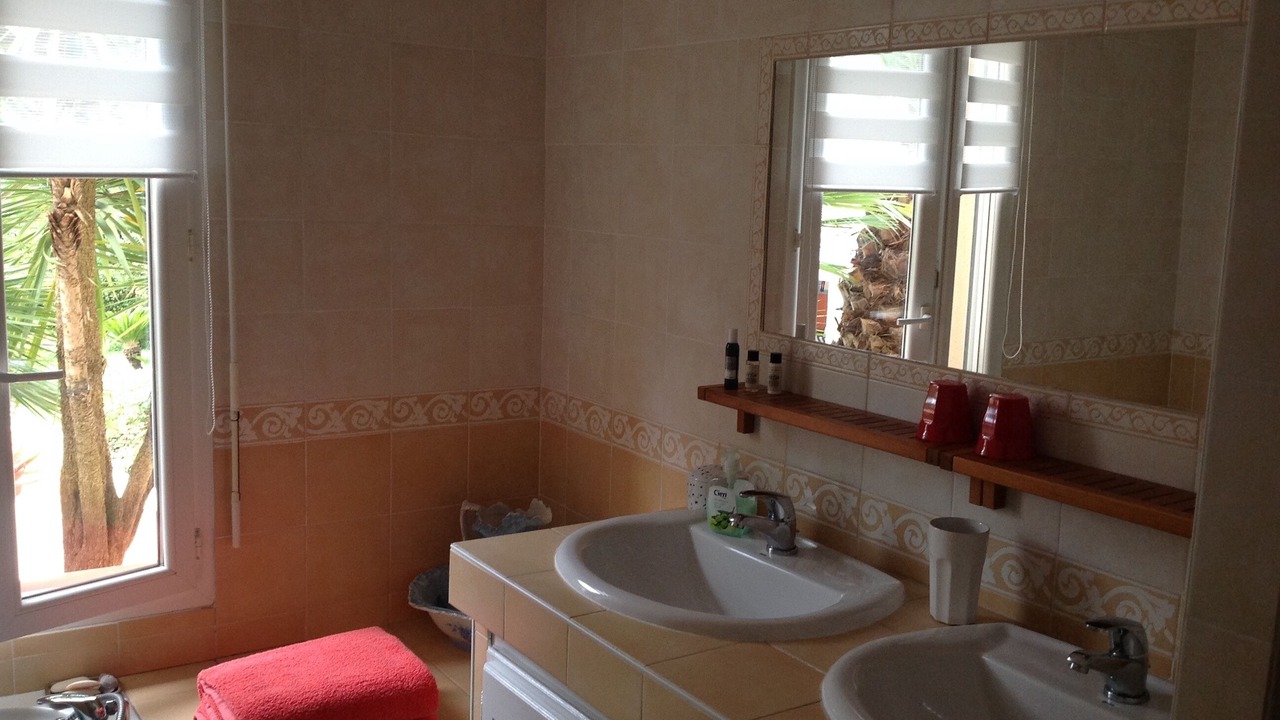 Photo of Bathroom in Tresses