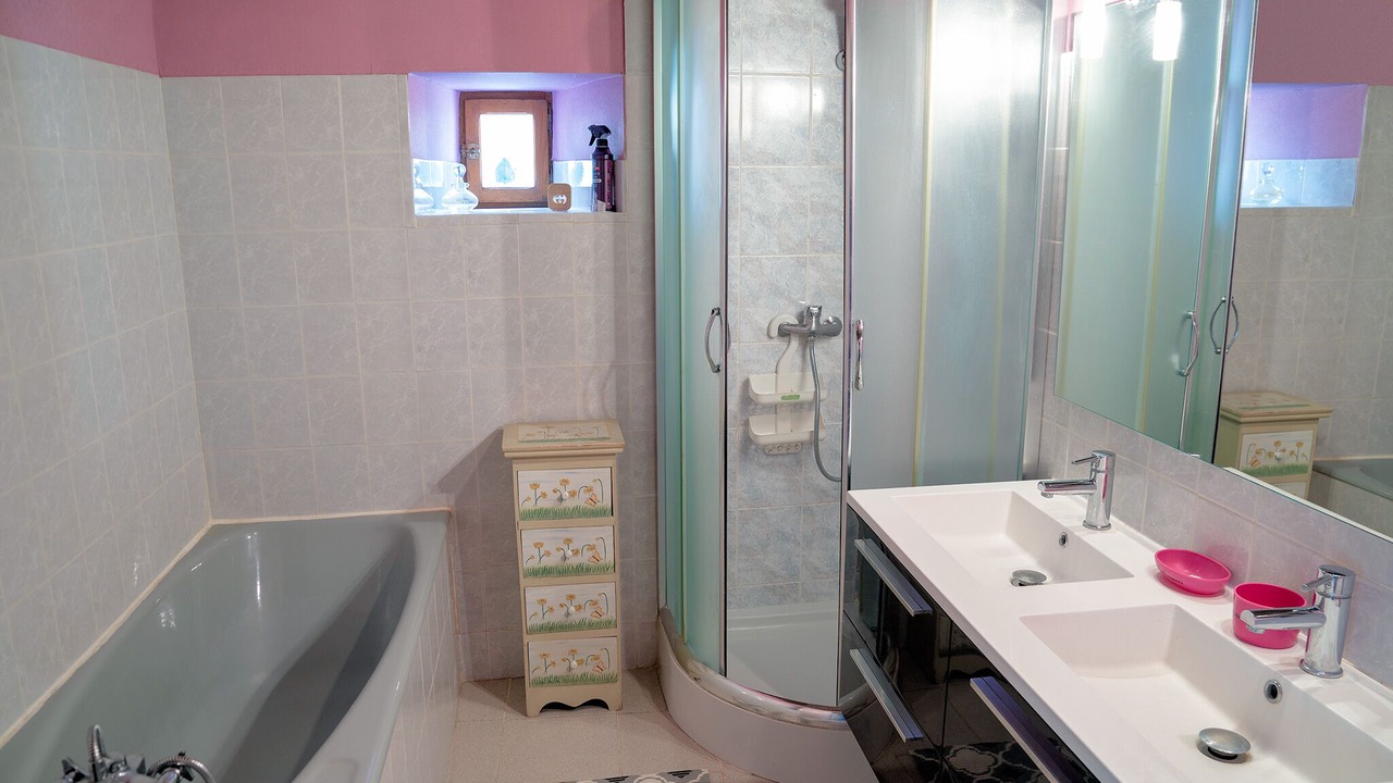 Photo of Bathroom in Saint-Pierre-de-Cole