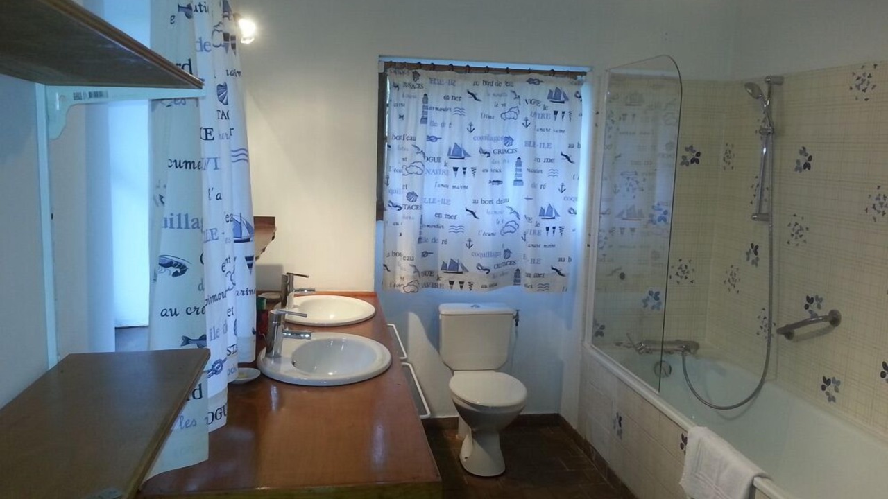 Photo of Bathroom in Ternay