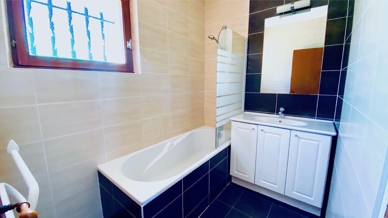 Photo of Bathroom in Coutras