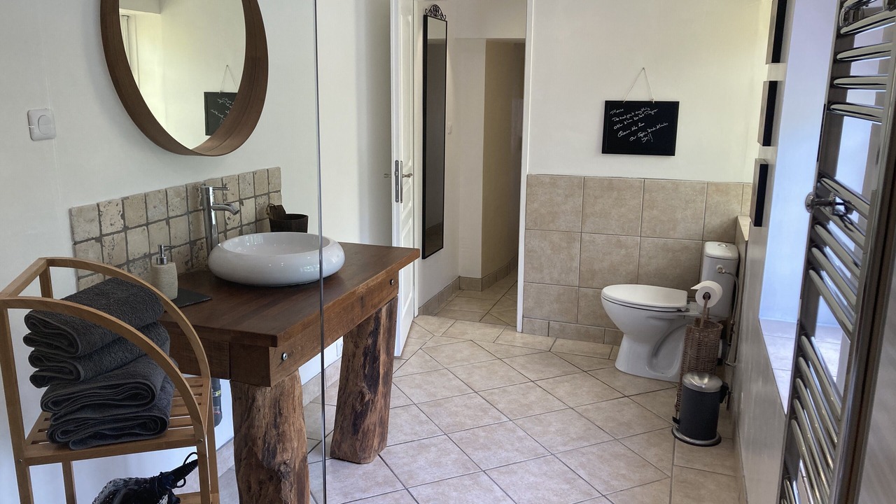 Photo of Bathroom in Baneuil