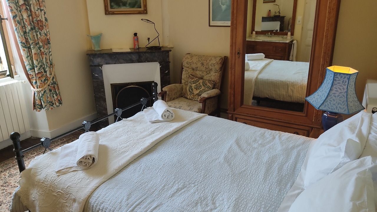 Photo of Bedroom in Montmoreau-Saint-Cybard
