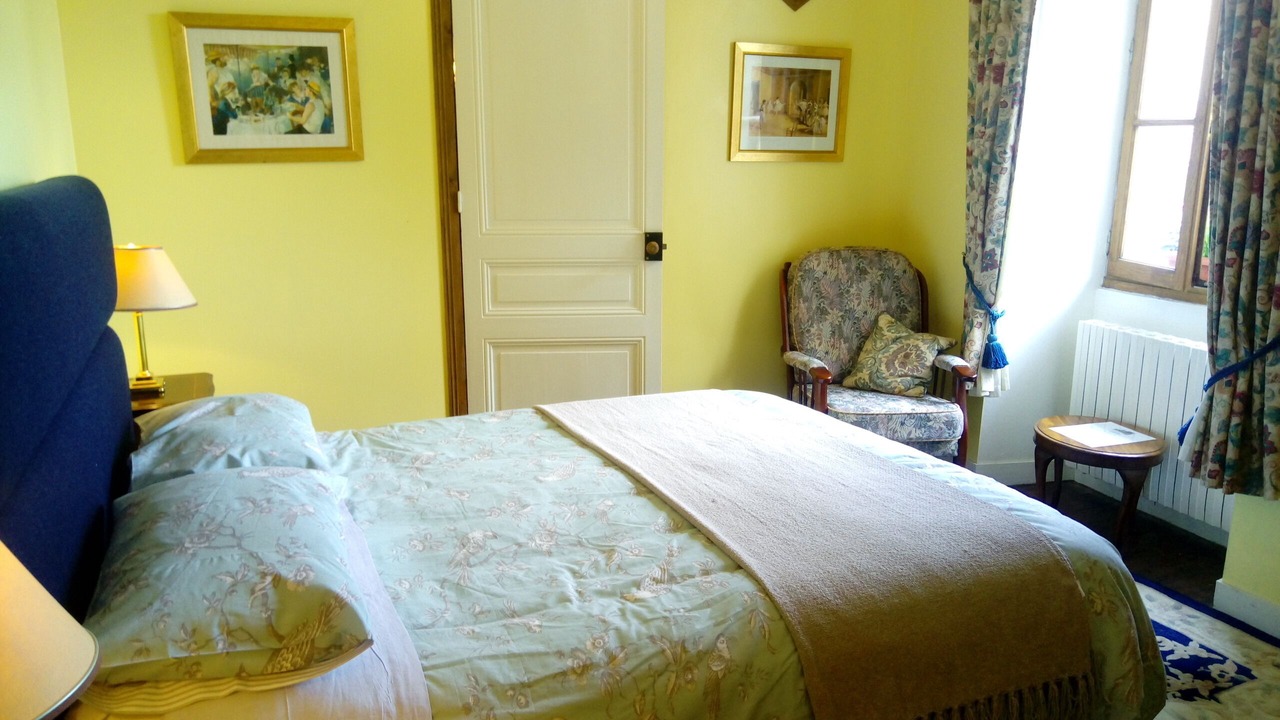 Photo of Bedroom in Montmoreau-Saint-Cybard
