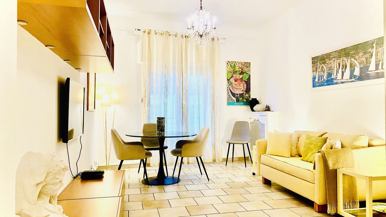 Photo of Livingroom in Opera