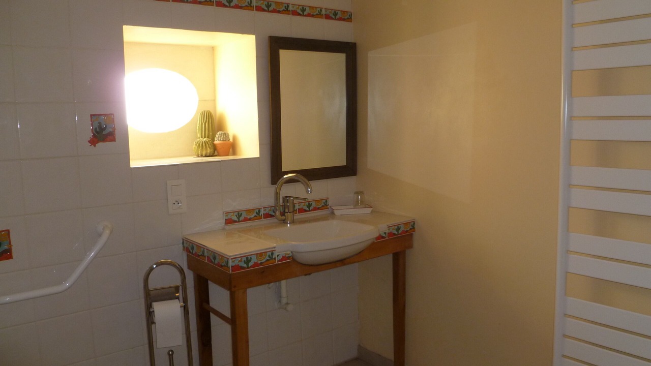 Photo of Bathroom in Carves