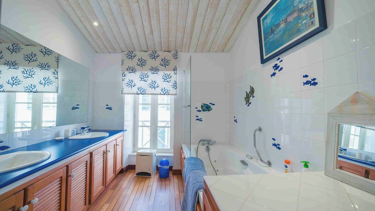 Photo of Bathroom in Le Bois-Plage-en-Re