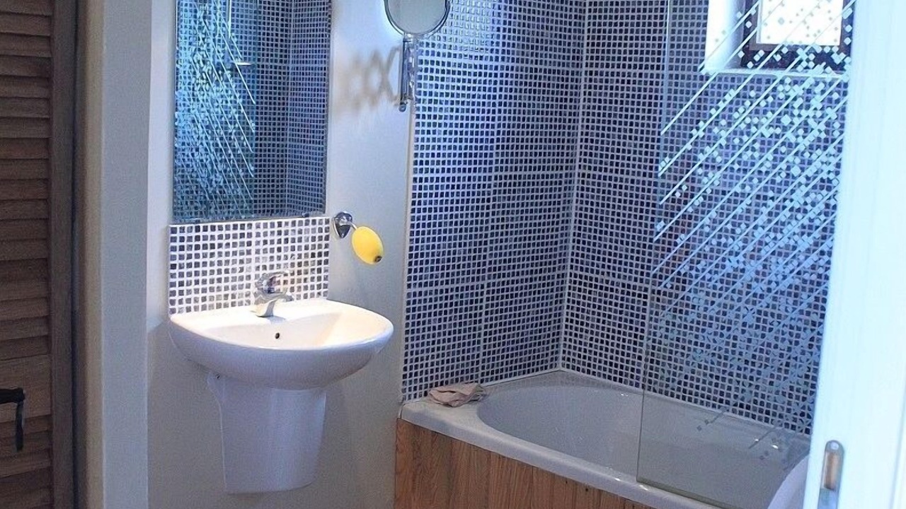 Photo of Bathroom in Gibourne
