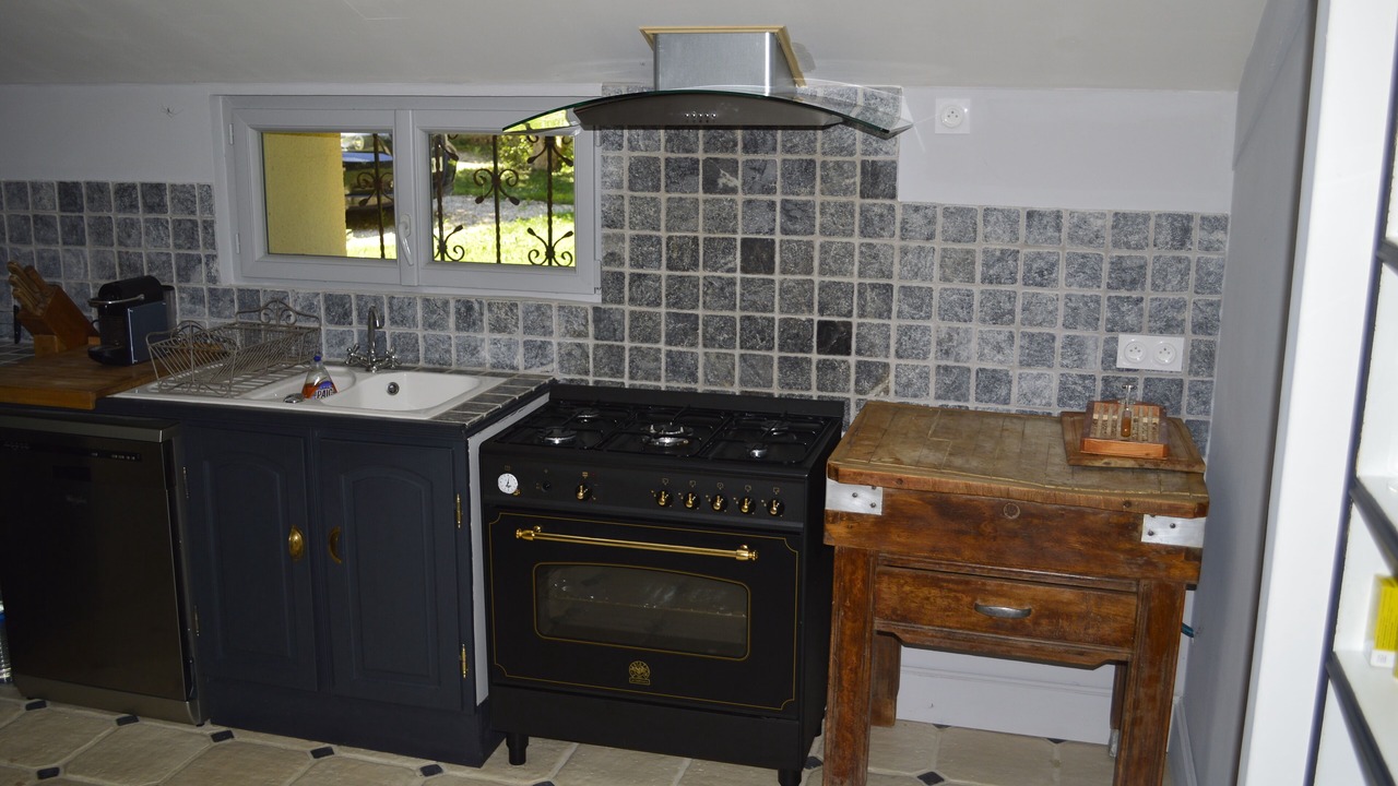 Photo of Kitchen in Cours-de-Pile
