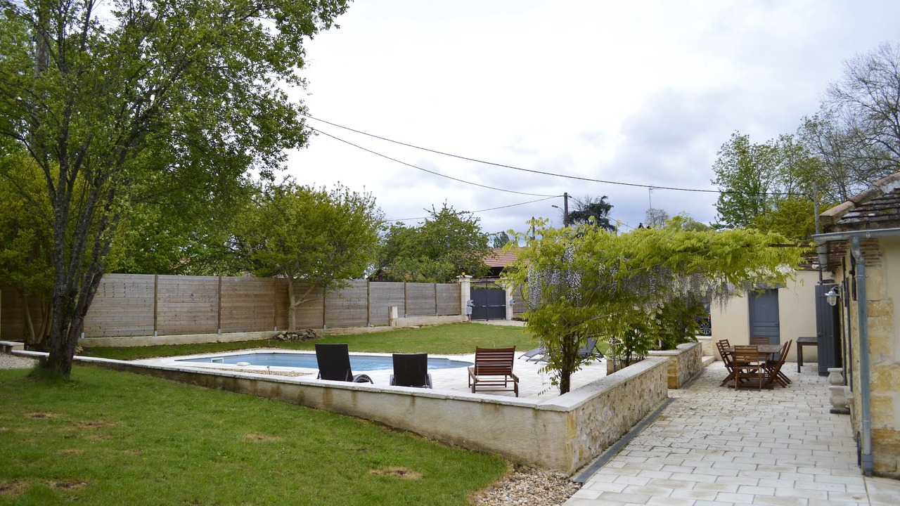 Photo of Outdoor in Cours-de-Pile