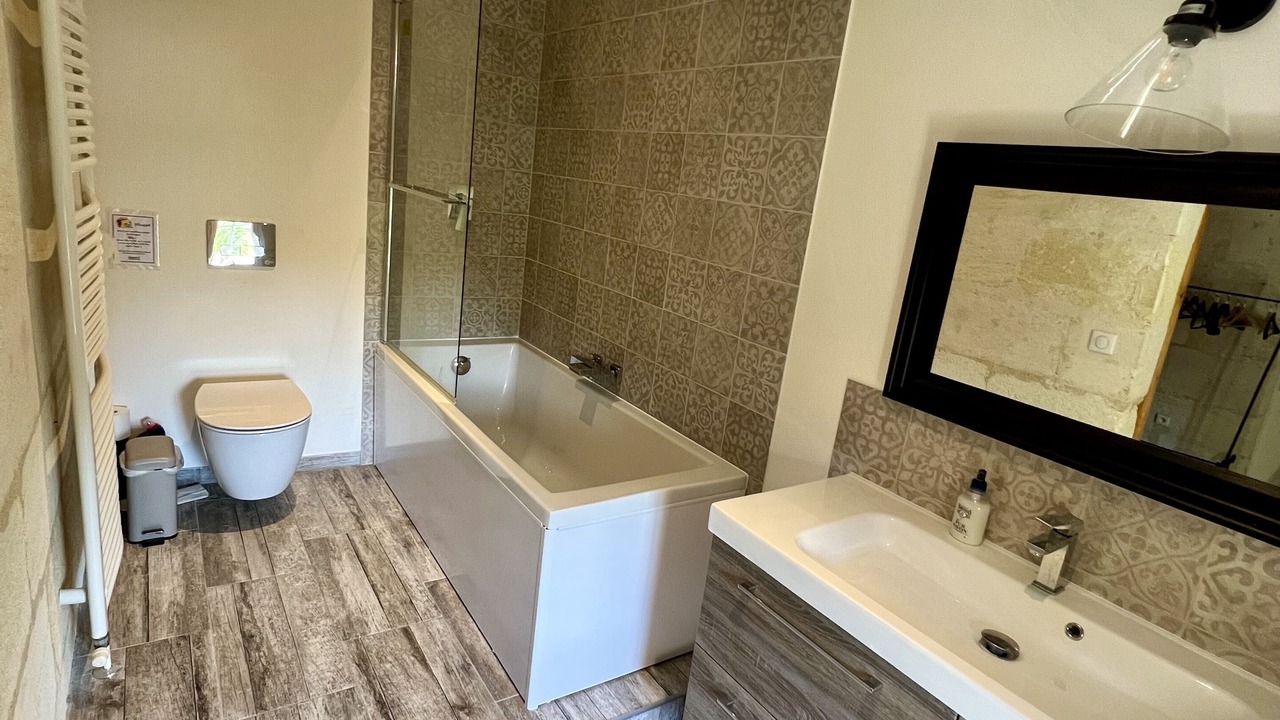 Photo of Bathroom in Bourg-sur-Gironde
