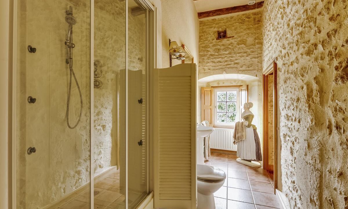 Photo of Bathroom in Pressigny