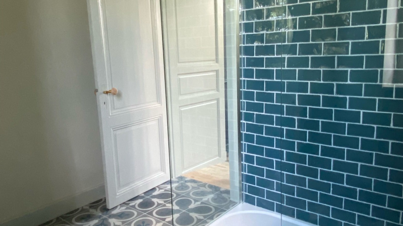 Photo of Bathroom in Langoiran