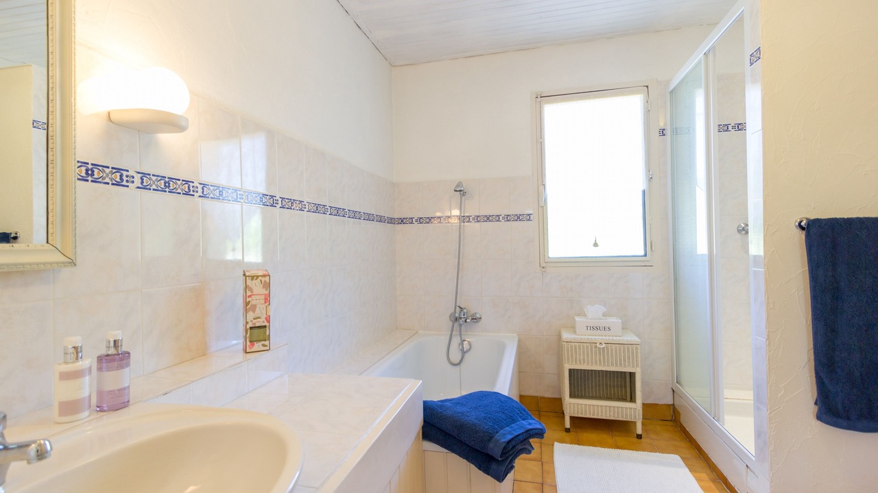 Photo of Bathroom in Bourgougnague