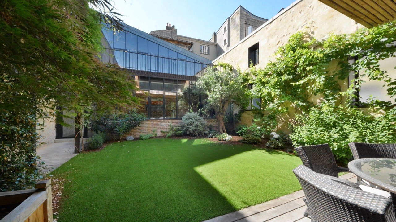 Photo of Outdoor in Chartrons