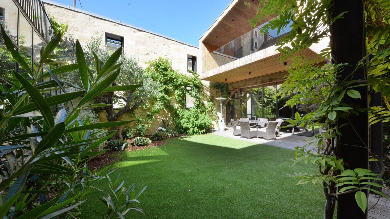 Photo of Outdoor in Chartrons