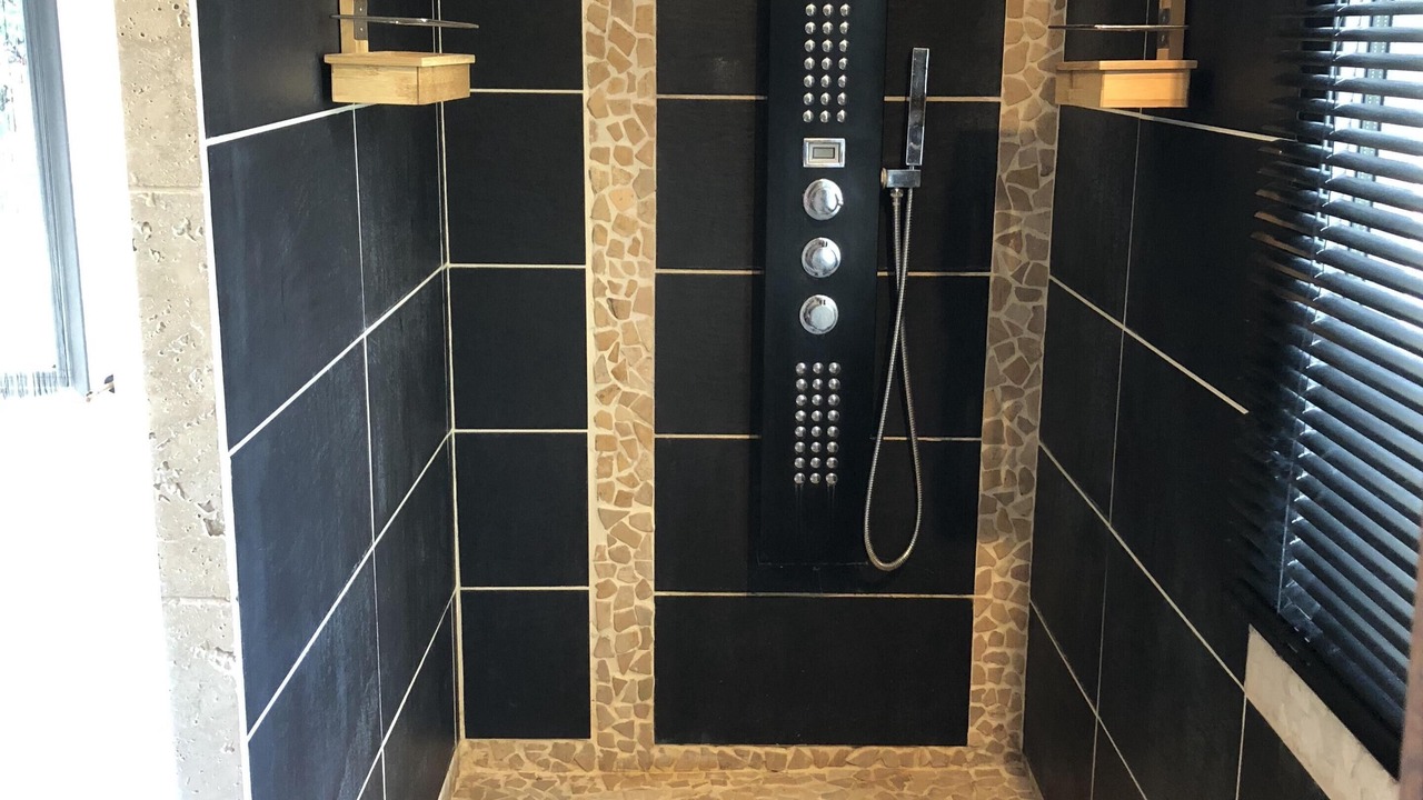 Photo of Bathroom in Messanges