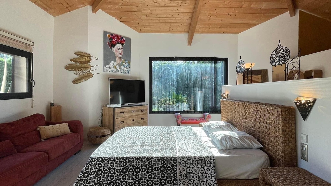 Photo of Bedroom in Messanges