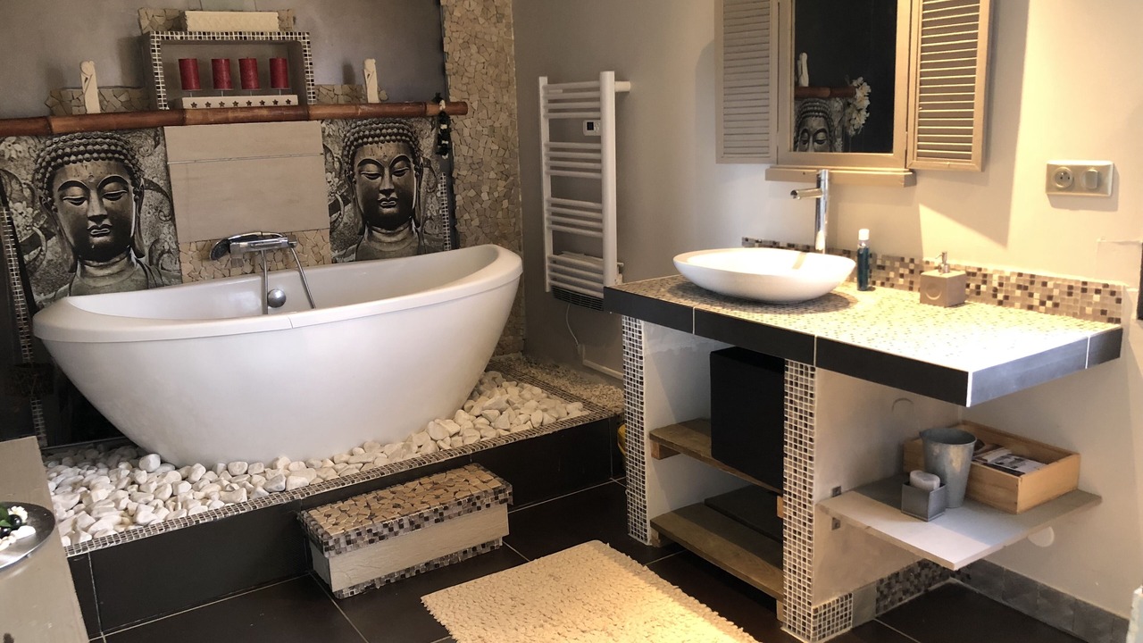 Photo of Bathroom in Messanges