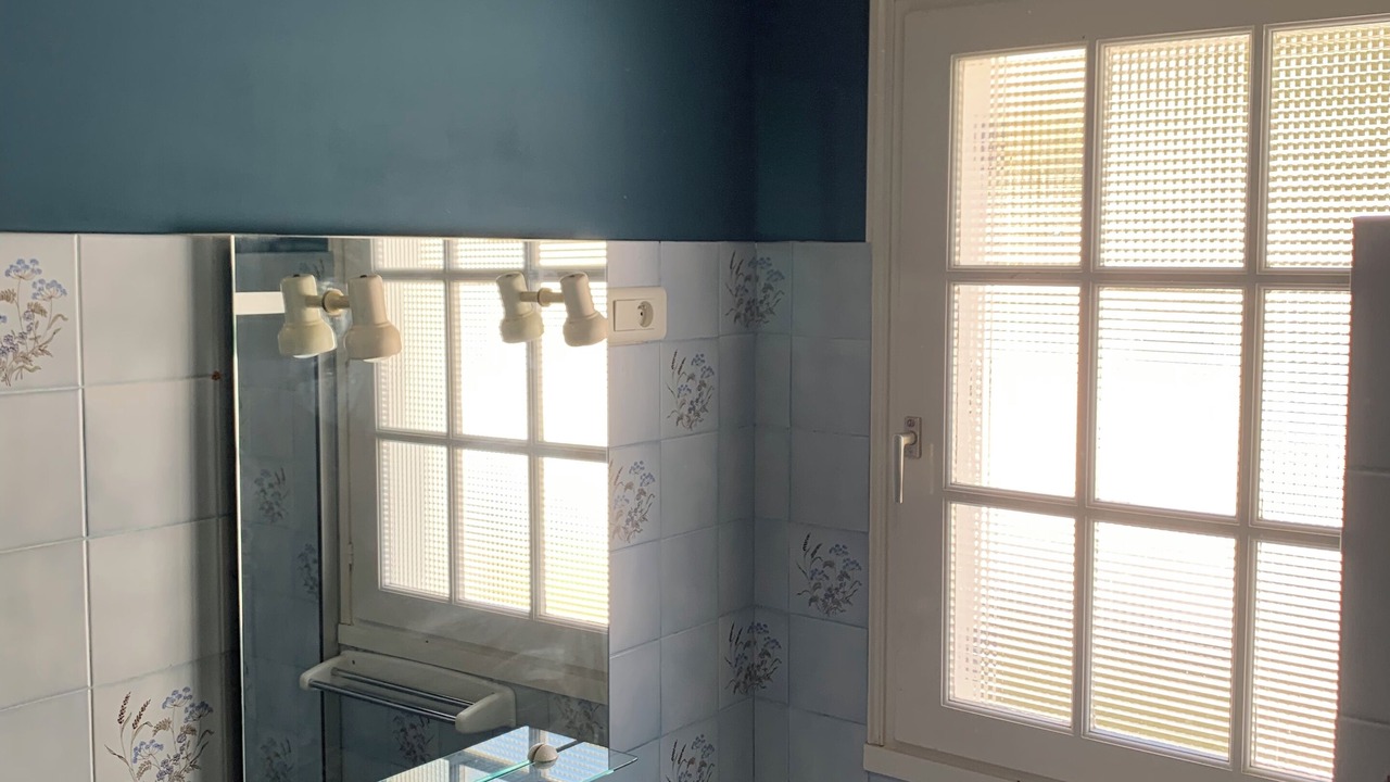 Photo of Bathroom in Domino