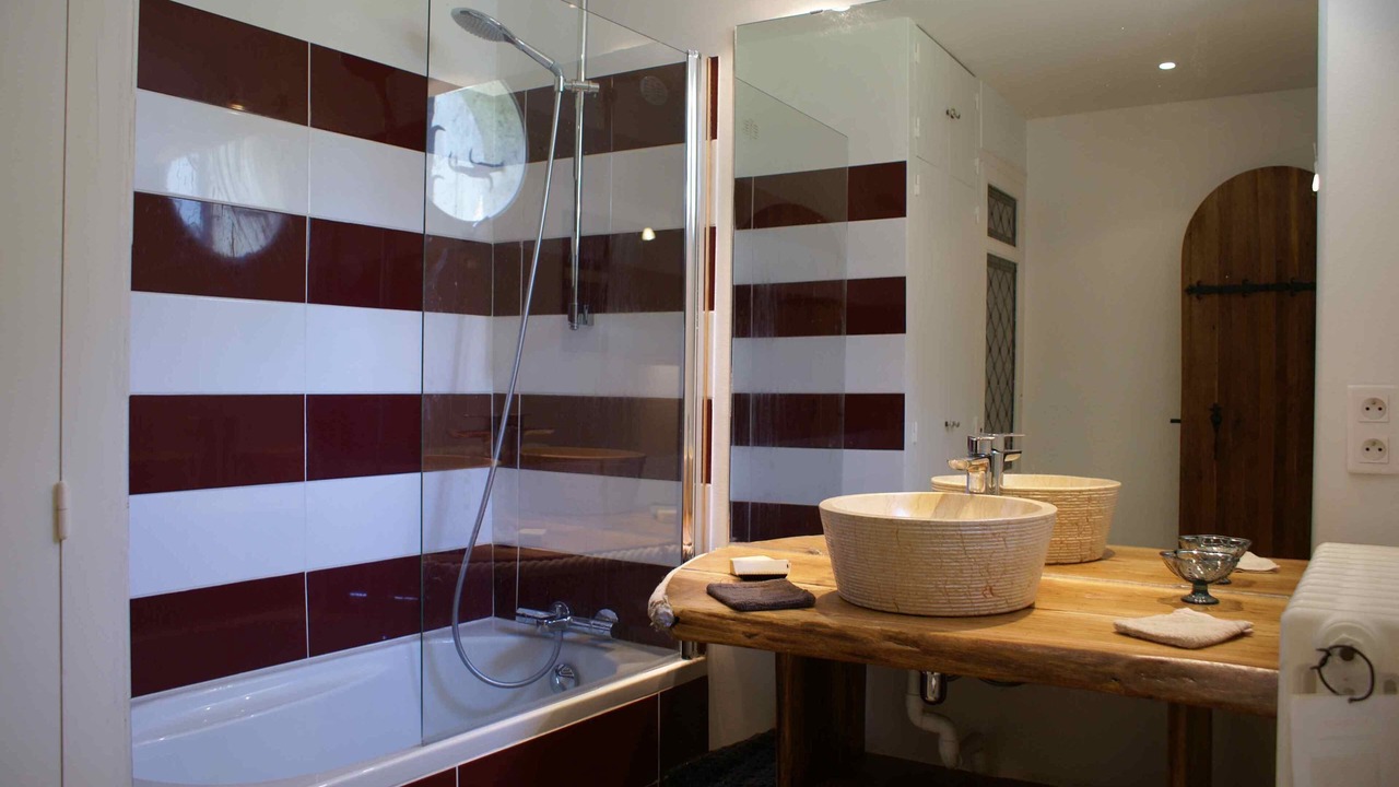 Photo of Bathroom in Labarde