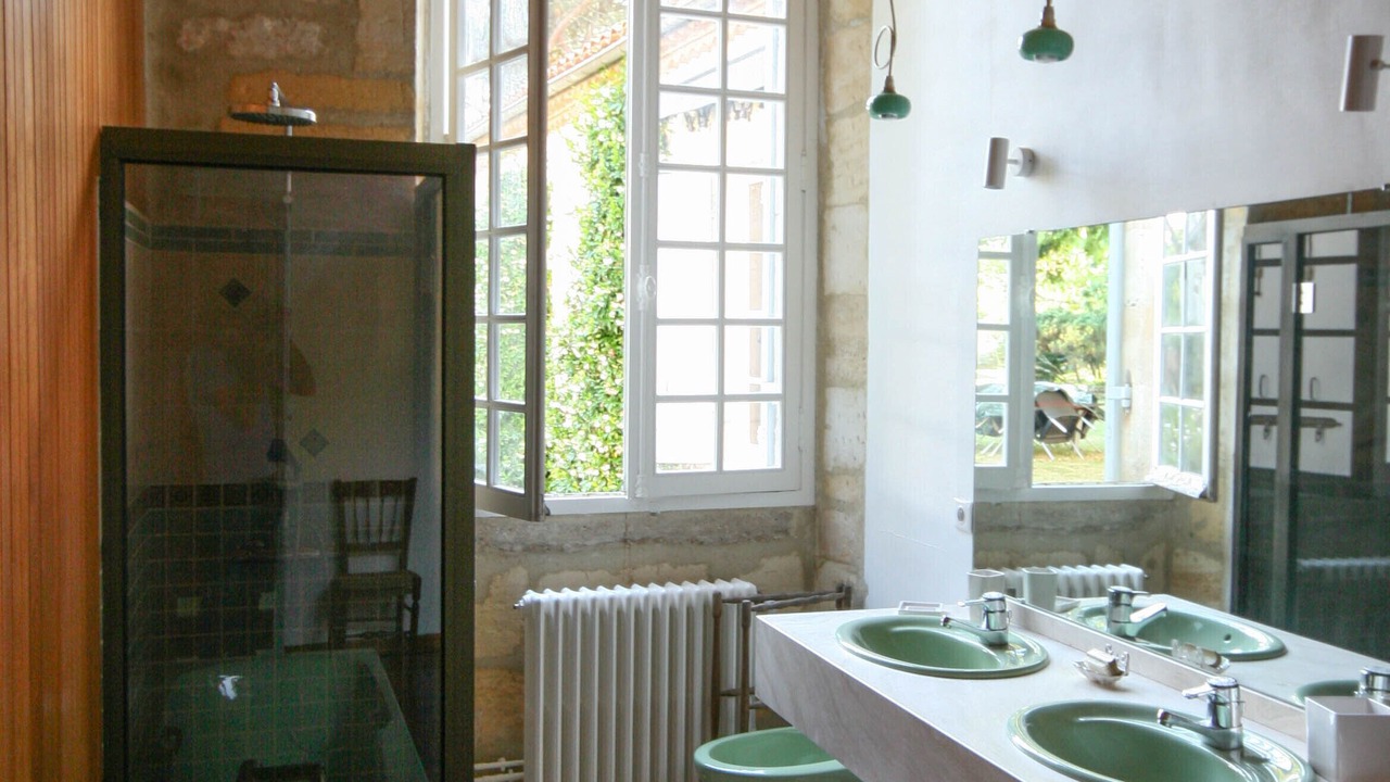 Photo of Bathroom in Labarde