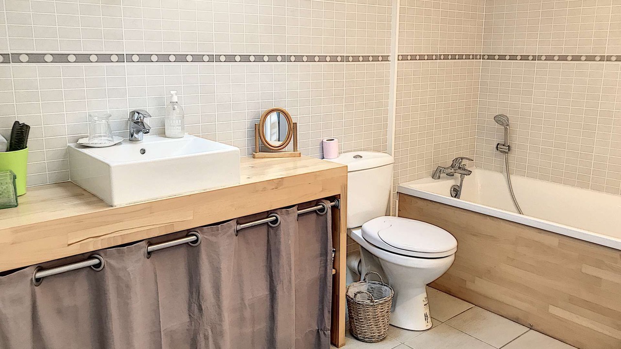 Photo of Bathroom in Messanges