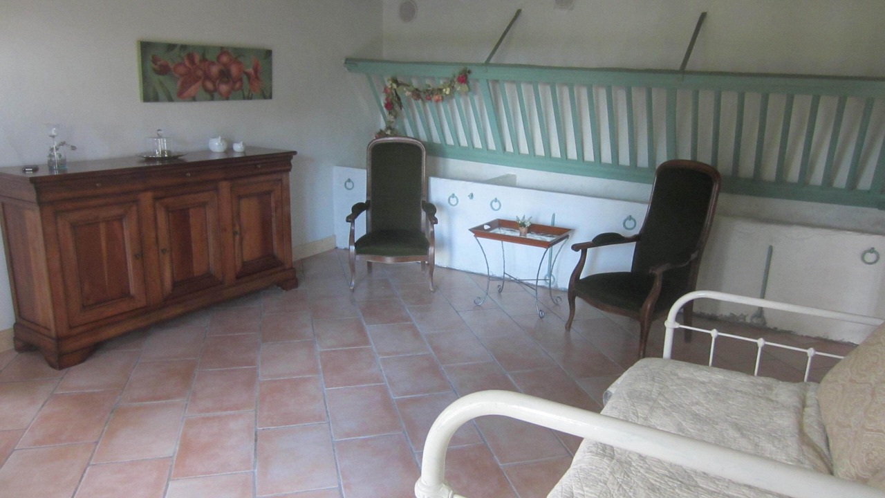 Photo of Others in Bessac