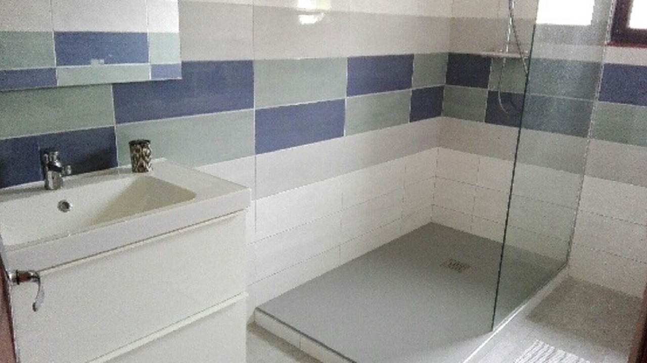 Photo of Bathroom in Souraide