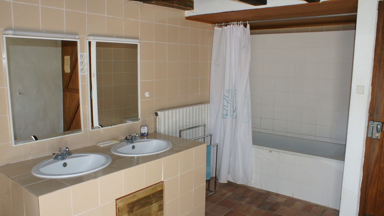 Photo of Bathroom in Pillac