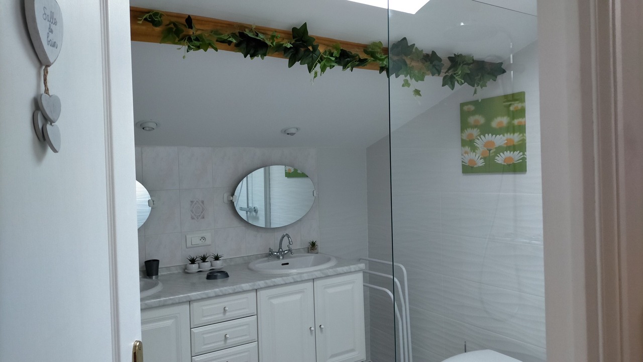 Photo of Bathroom in Touvre