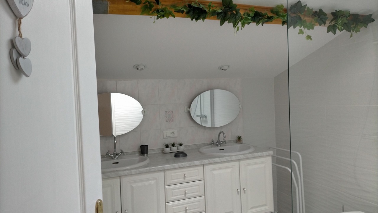 Photo of Bathroom in Touvre