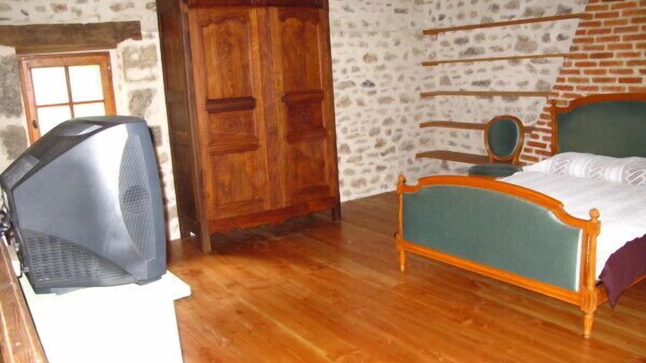 Photo of Bedroom in Saint-Yrieix-la-Montagne
