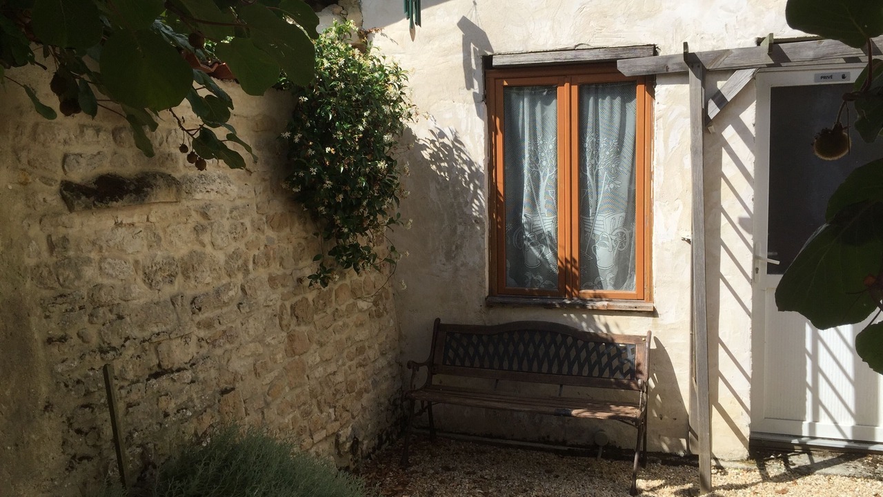 Photo of Patio Balcony in Gibourne