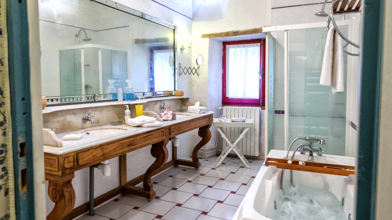 Photo of Bathroom in Saint-Loup-Lamaire
