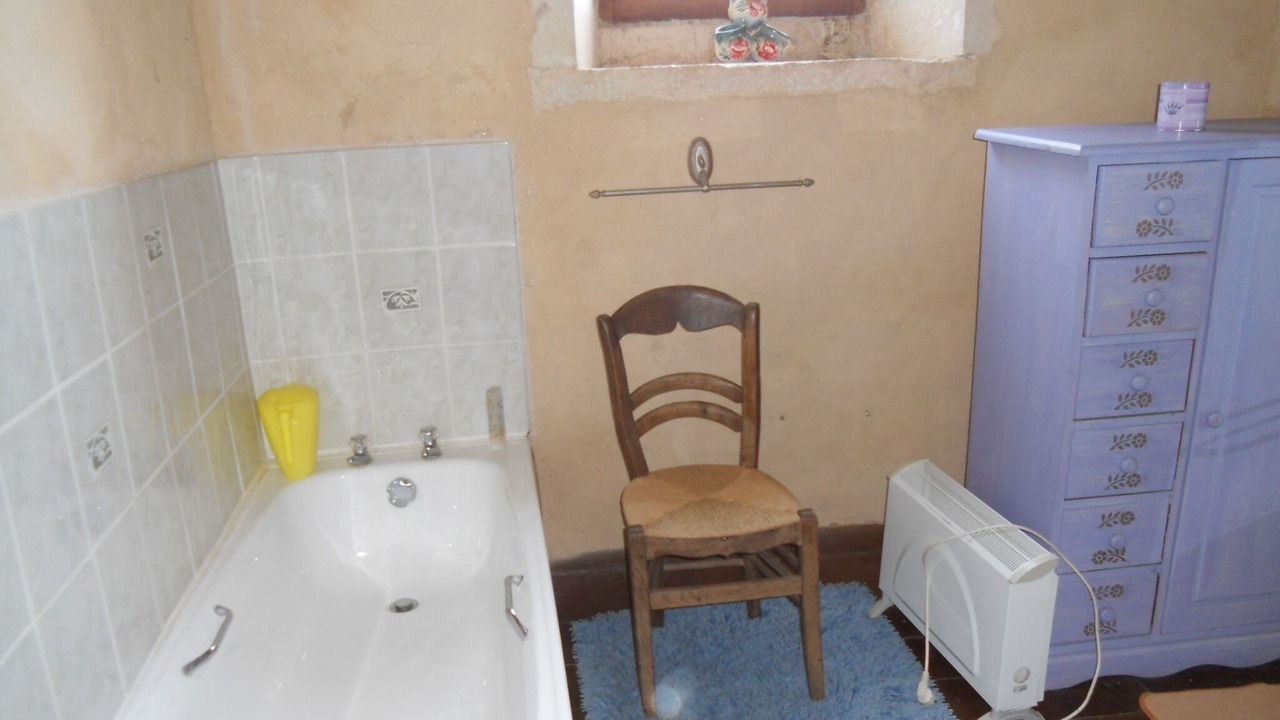 Photo of Bathroom in Champagne-le-Sec