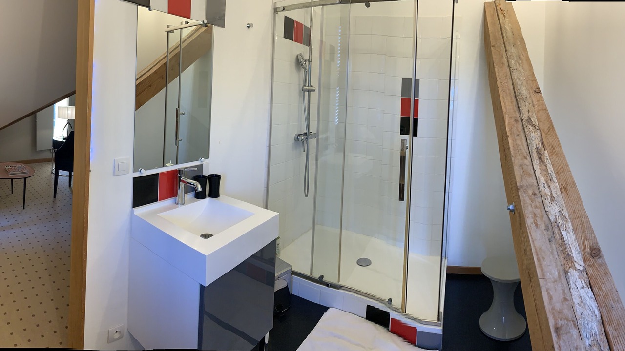 Photo of Bathroom in Escoussans