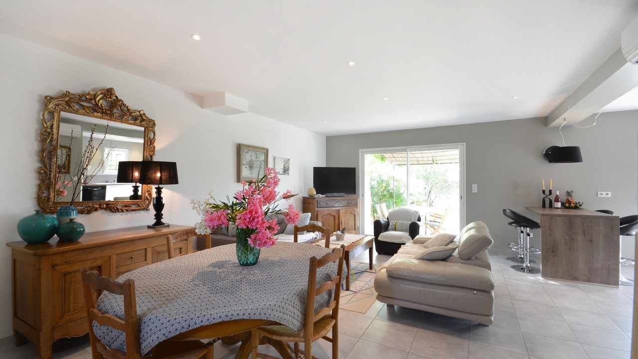 Photo of Livingroom in Saint-Pierre-de-Vassols