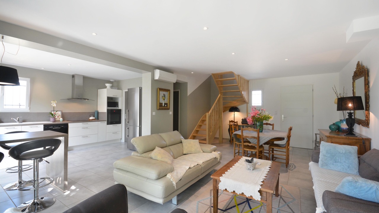 Photo of Livingroom in Saint-Pierre-de-Vassols