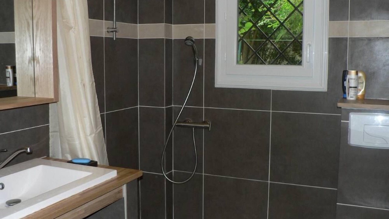 Photo of Bathroom in Lee
